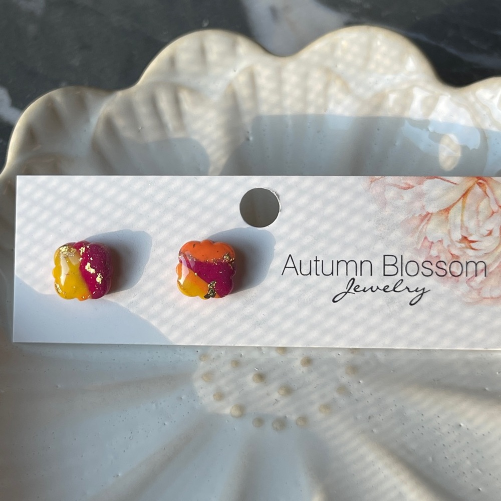 Multicolored stud earrings - Picture 2 of 2